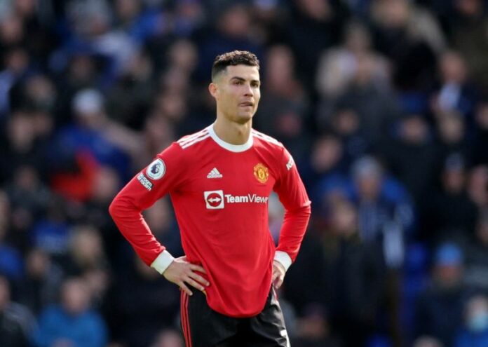 Penyerang asal Portugal, Christiano Ronaldo dipasitikan bertahan di Manchester United. Christiano Ronaldo
