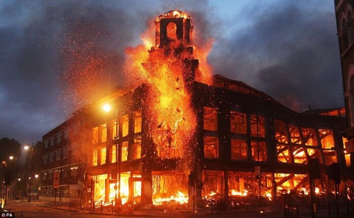 Plaza Senayan Kebakaran Plaza Senayan Kebakaran, Plaza Senayan, Senayan, Jakarta Pusat, Damkar, Plaza Senayan Jakarta Pusat