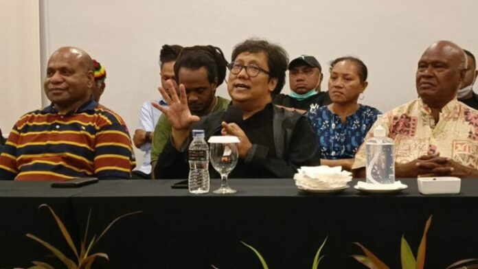 Konser-Simponi-Tanah-Papua-Erwin-Gutawa-Gandeng-Seniman-Lokal-768x432 Konser Simfoni Tanah Papua