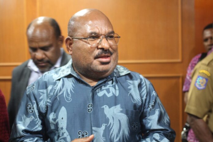 Gubernur-Papua-Lukas-Enembe-S.IP-MH Lukas Enembe Pengacara