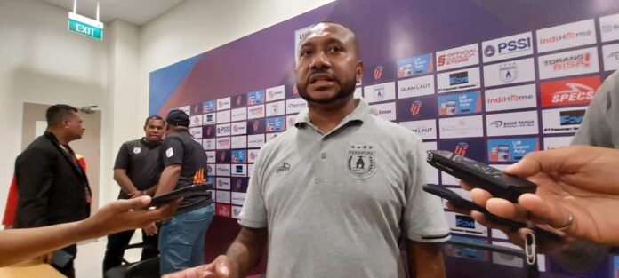 Manager Persipura Manajer Persipura Yan Parmenas