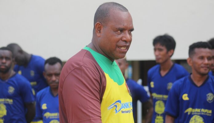 Persewar, Persewar Waropen, Persipura Jayapura, Persewar Waropen vs Persipura Jayapura, Persewar vs Persipura, Liga 2, Grup Timur, Liga 2 Grup Timur, Derby Papua, Yeremias Bisai, Derby, Papua