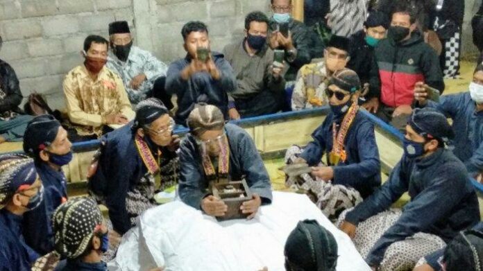 Cupu Panjolo, Pembukaan Cupu Panjolo, Gunungkidul, DI Yogyakarta, Panggang, Ramalan Cupu Kyai Panjala, Cupu Kyai Panjala, Ritual Cupu Panjolo, Ramalan, Cupu Panjala