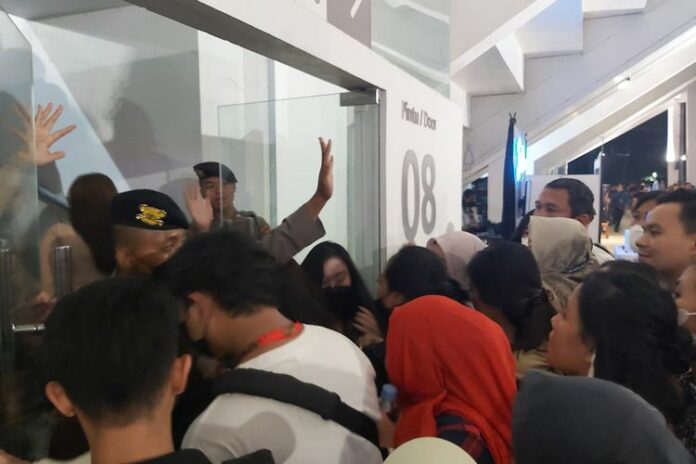 penonton festival berdendang bergoyang Festival musik berdendang bergoyang