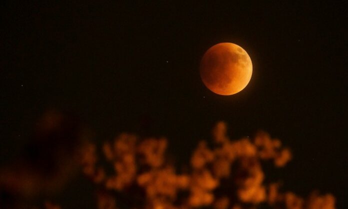 Gerhana Bulan, Gerhana Bulan Total, Indonesia, Fenomena, Fenomena Astronomis, Kapan Gerhana Bulan Total 2022, LAPAN, BMKG, Matahari, Gerhana, Cara Mengamati Gerhana Bulan