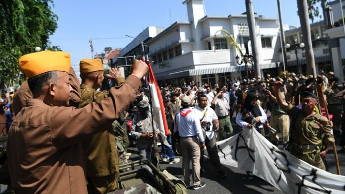 Hari Pahlawan, 10 November, Indonesia, Pahlawan, Perang Surabaya, Bung Tomo, Surabaya, Pertempuran 10 November, Twibbon Hari Pahlawan, Twibbon, Link Twibbon