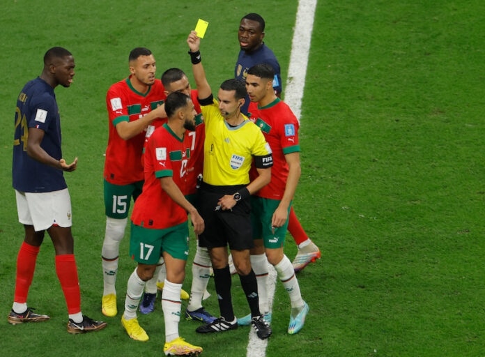 maroko-protes-wasit-saat-lawan-prancis Maroko. Prancis, Piala Dunia, Piala Dunia 2022, Maroko Protes, Wasit, FIFA, Prancis vs Maroko