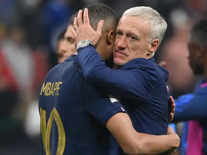 pelatih-prancis-didier-deschamps-bersama-mbappe Prancis, Didier Deschamps, Piala Dunia, Piala Dunia 2022, Qatar, Final Piala Dunia 2022, Argentina vs Prancis