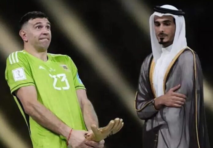 aksi-vulgar-kiper-argentina-emi-martinez Patrick Vieira, Crystal Palace, Aston Villa, Emiliano Martinez, Piala Dunia, Argentina, Piala Dunia 2022