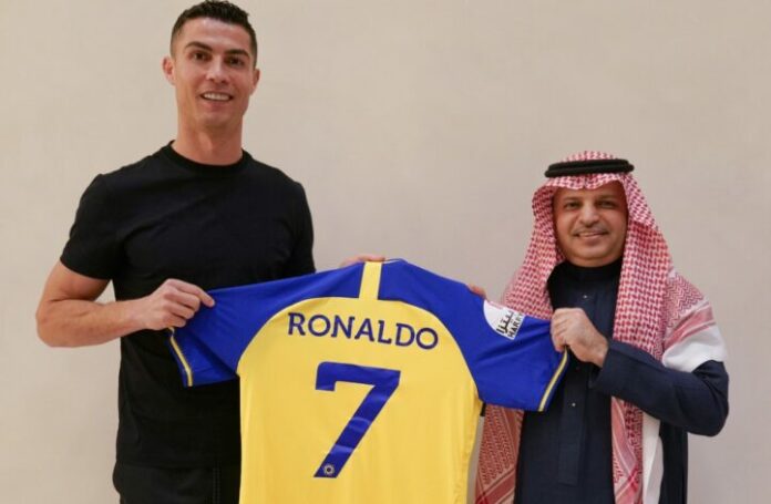 cristiano-ronaldo-gabung-al-nassr Cristiano Ronaldo, Al Nassr, Arab Saudi, Gaji Ronaldo, Ronaldo Gabung Al Nassr, Transfer Pemain, Berita Bola