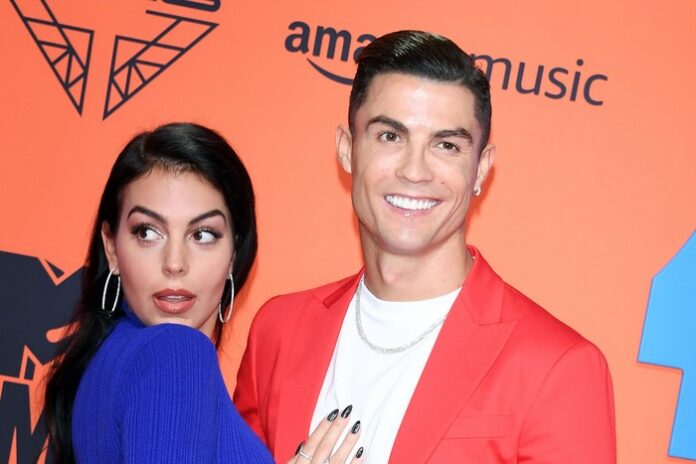 georgina-rodriguez-bersama-cristiano-ronaldo Cristiano Ronaldo, Portugal, Swiss, Piala Dunia 2022, Georgina Rodriguez, Fernando Santos, Portugal vs Swiss, Istri Cristiano Ronaldo