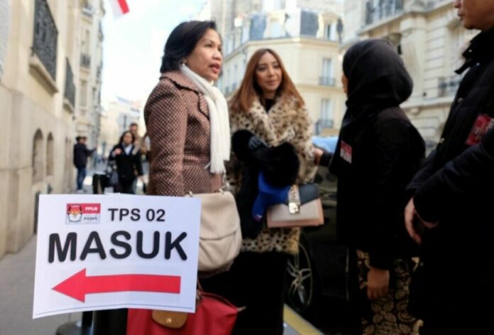 Kemenlu Catat 1,8 Juta WNI sebagai Pemilih Luar Negeri pada Pemilu 2024 Kemenlu Catat 1,8 Juta WNI sebagai Pemilih Luar Negeri pada Pemilu 2024