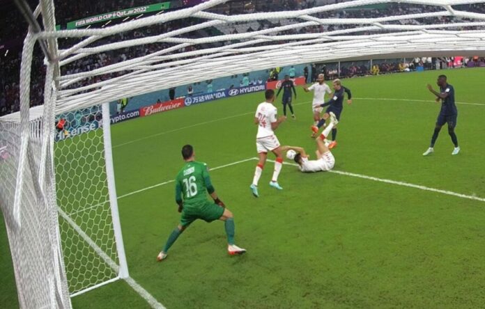 tendangan-griezmann-depan-gawang-tunisia Prancis, FIFA, Antoine Griezmann, VAR, Piala Dunia, Tunisia, Tunisa vs Prancis, Piala Dunia 2022, Berita Piala Dunia, FFF