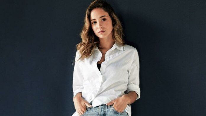 Alba Baptista, Artis, Chris Evans