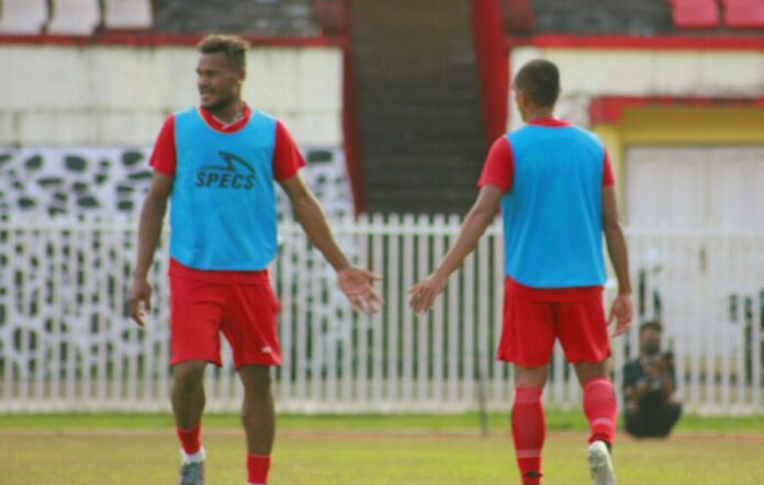 Persipura, Persipura Jayapura, Yan Mandenas, Israel Wamiau, Mutiara Hitam, Brian Fatari, Dewa United