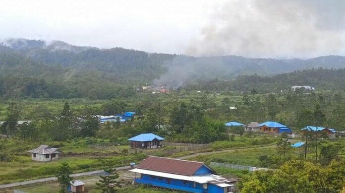 kkb pegunungan bintang KKB Bakar Sekolah dan Tembak Pesawat Kargo di Bandara Oksibil Papua