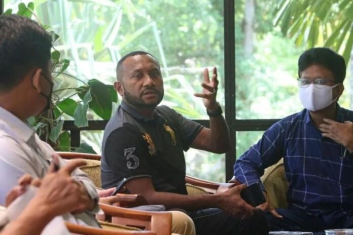 manajer-persipura-yan-permenas-mandenas Persipura, Persipura Jayapura, PSSI, Liga Indonesia Baru, Liga 2, PT LIB