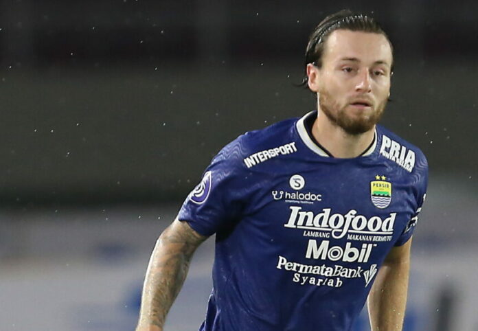 marc-klok-persib-bandung Liga 1, Klasemen Liga 1 2022/2023, Klasemen Liga 1, Persib Bandung, Marc Klok, PSIS Semarang vs Persib Bandung