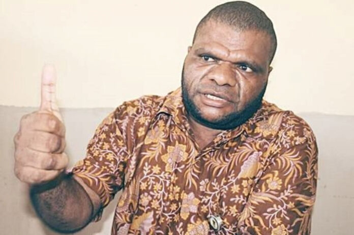 DPR Papua Minta Keselamatan Penumpang Susi Air Harus Diutamakan, Tolak Operasi Militer KKB, SUsi Air, pilot, nduga, operasi militer papua, Nduga, Laurenzus Kadepa