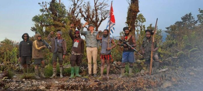 Pilot Susi Air, Philip M