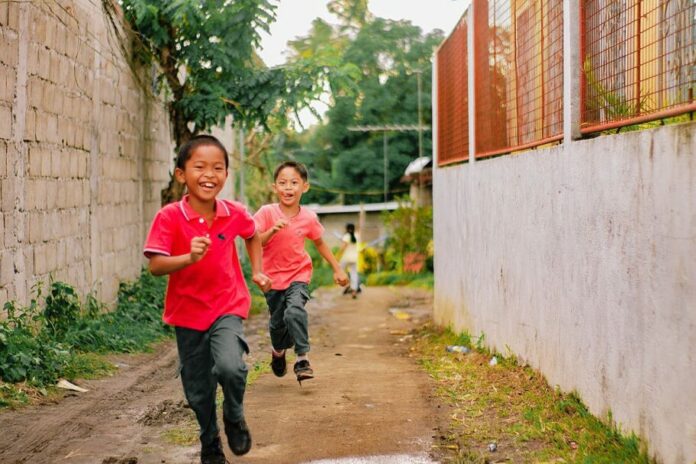 pexels photo 3715315 Tips Memilih Teman, Orang tua