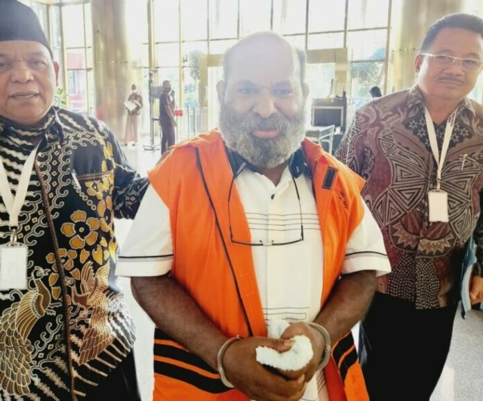 95 Hari Ditahan KPK, Terkini Lukas Enembe Muncul dengan Muka Pucat dan Fisik Melemah Lukas Enembe, KPK, Rutan KPK