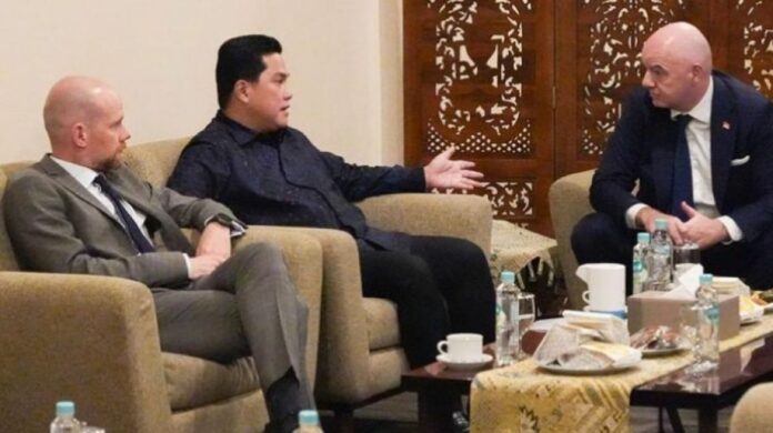 Erick Thohir dan presiden FIFA