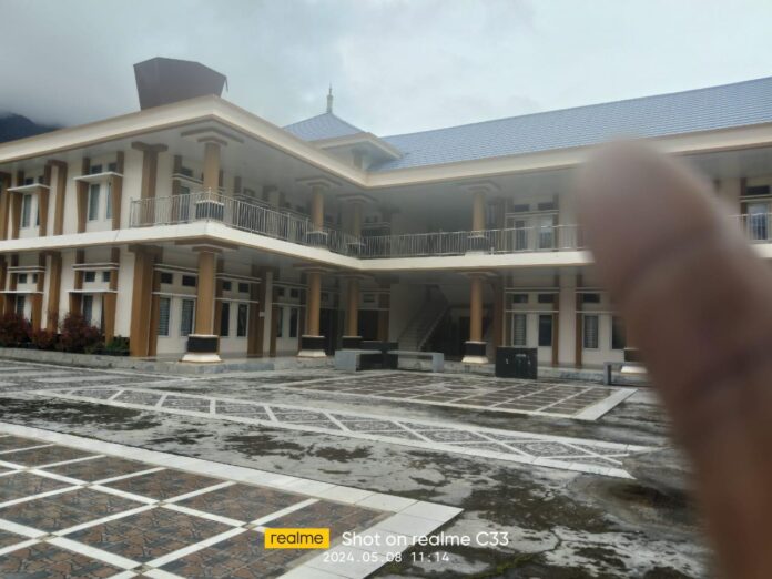 Foto Suasana Kantor Bupati Intan Jaya di Sugapa lengang tidak ada kehadiran ASN (Foto diambil tanggal 8 Mei 2024)