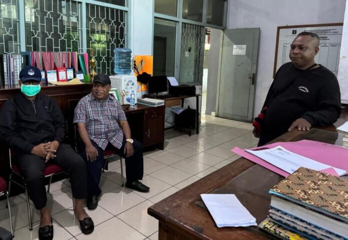 Eltinus Omaleng, Bupati Mimika, Bebas Penjara, Kasus Korupsi, Mahkamah Agung, Lapas Mimika, SK Bebas, Putusan Kasasi, Kejaksaan Negeri, Hukum Korupsi, Vonis MA, Masa Hukuman, Subsider Kurungan, Pembebasan Narapidana, Pengadilan Tipikor