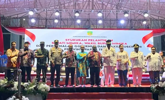 syukuran pelantikan Johannes Rettob, pelantikan Emanuel Kemong, pemerintahan baru Johannes Rettob, Wakil Bupati Mimika Emanuel Kemong, Johannes Rettob dan Emanuel Kemong, dukungan masyarakat untuk Johannes Rettob, pembangunan Mimika Johannes Rettob, kepemimpinan Johannes Rettob Mimika, semangat Emeneme Yauware Emanuel Kemong, Gubernur Meki Fritz Nawipa Papua Tengah, pemerintahan baru Mimika 2025