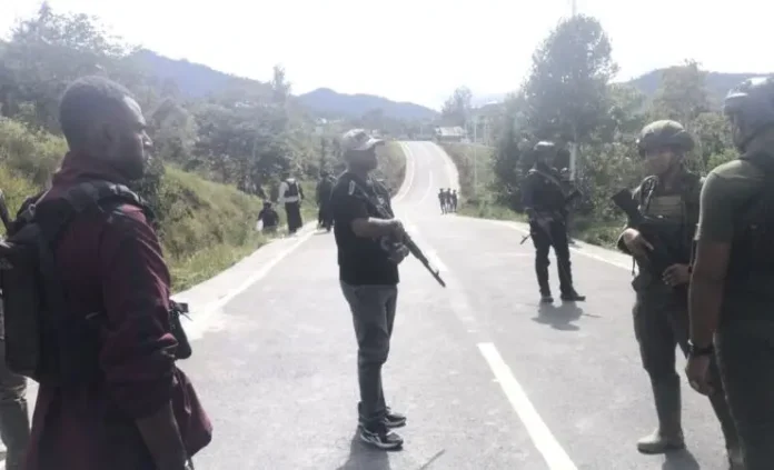 Satgas Operasi Damai Cartenz Satgas Operasi Damai Cartenz, penembakan honorer Intan Jaya, OTK Intan Jaya, Kombes Pol Adarma Sinaga, penembakan Michael Wattimena, KKB Kodap VIII Intan Jaya, keamanan Intan Jaya, evakuasi korban Intan Jaya, penyisiran Satgas ODC, kasus penembakan Papua Tengah