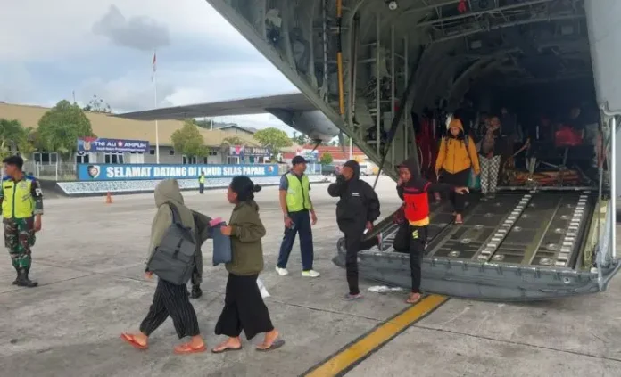 Penyerangan OPM, Guru Mengungsi, Tenaga Kesehatan, Papua Tengah, Yahukimo Papua, Kampung Anggruk, Pengungsian Guru, OPM Papua, Konflik Yahukimo, Serangan OPM, Papua Terkini, Berita Papua, OPM 2025, Tragedi Yahukimo, Kondisi Papua