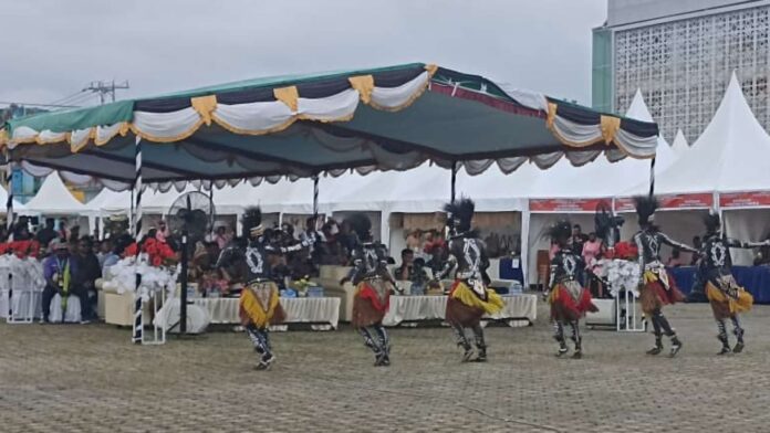 Pemkab Mimika dialog LAA, Lembaga Adat Amungme Mimika, dialog Pemkab Mimika dengan masyarakat adat, isu masyarakat Amungme Mimika, pemerintah Mimika dan LAA, dialog adat Mimika