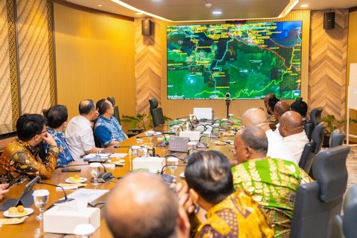 kereta api Papua, Matius Fakhiri, pembangunan Papua terbaru, proyek kereta Papua, PT KAI Papua, infrastruktur Papua, transportasi Papua, berita Papua hari ini