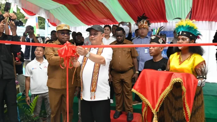 mendikdasmen-saat-peresmian-di-smk-negeri-1-kota-sorong-papua-barat-daya-rabu-275-ceposonlinecomfauzia-LCCNK