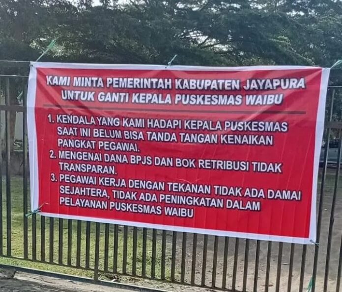 Puskesmas Waibu, Jayapura Papua, Pegawai protes, Pemalangan kantor, Kenaikan pangkat, Fransina Dike, Pelayanan kesehatan, Dana BPJS, BOK Retribusi, Kabupaten Jayapura
