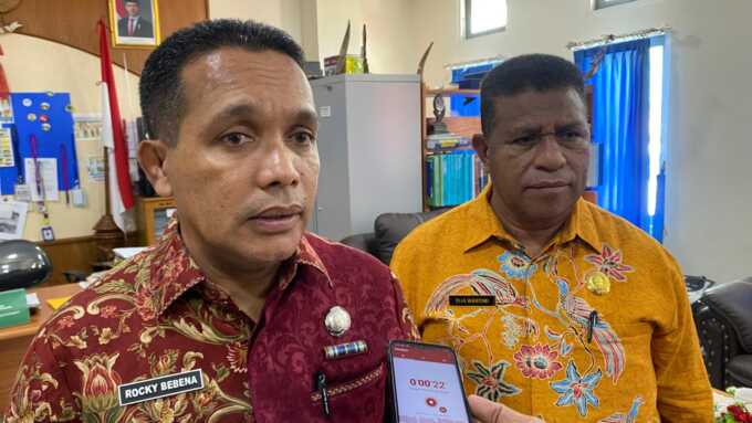 Kepala Dinas Pendidikan Kota Jayapura, Rocky Bebena PMB Jayapura, Sekolah Gratis, Pendidikan Papua, Murid Baru, Kota Jayapura, Kepala Dinas Pendidikan Kota Jayapura, Rocky Bebena