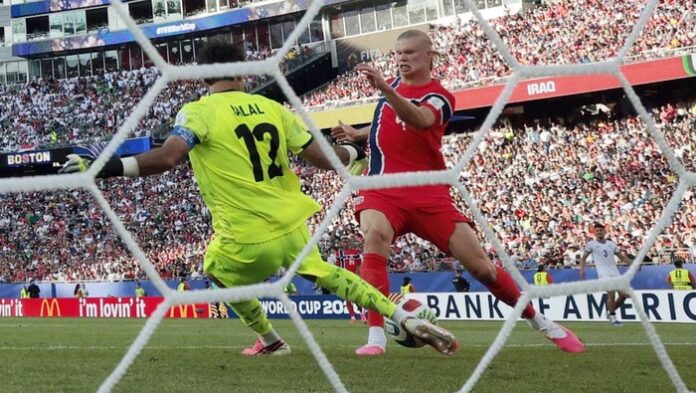 irak-vs-norwegia-1781650428426_169 Erling Haaland, Piala Dunia 2026, Norwegia Irak, Dua gol, Debut Haaland, Grup I, Top skor, Manchester City, The Cyborg, Viral medsos, Sepakbola dunia, Gol Haaland, Norwegia menang
