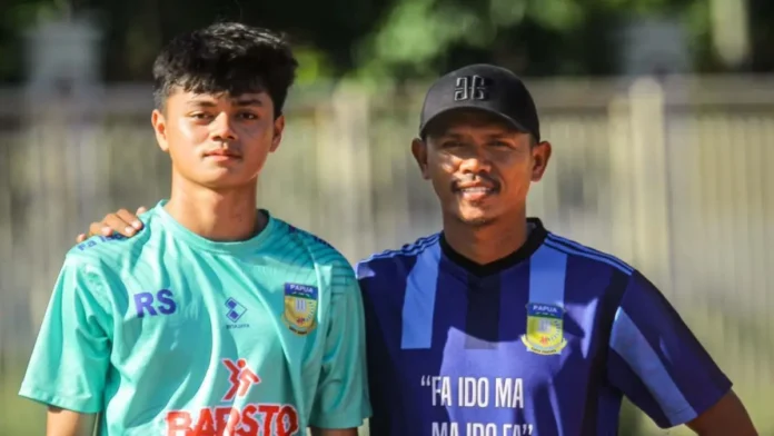 ricardo-salampessy-bersama-sang-anak-reno-salampessy-ceposonlinecomdok-ricardo-salampessy-GsIXA