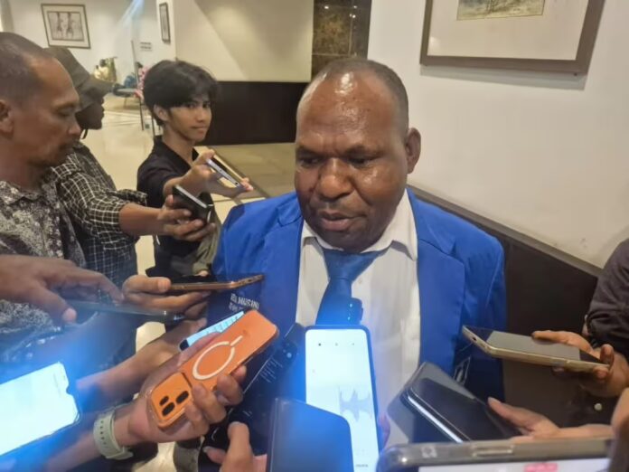 Bupati Intan Jaya, Aner Maisini Bupati Intan Jaya, Aner Maisini, memastikan kondisi keamanan di Intan Jaya mulai kondusif setelah insiden penembakan yang menewaskan Melkiana Duwitau. Pemerintah berharap kasus tersebut segera diungkap.