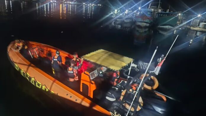 Tim Rescue KN 205 Kantor Pencarian dan Pertolongan Jayapura Seorang pemancing berusia 22 tahun ditemukan meninggal dunia setelah terjatuh ke perairan di kawasan Jembatan Merah, Kota Jayapura. Korban berhasil ditemukan Tim SAR beberapa jam setelah dilaporkan hilang.