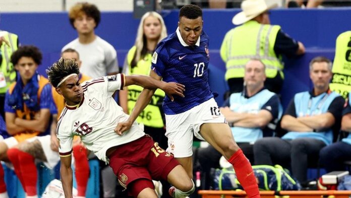 soccer-worldcup-fra-esp-1784065815045_169