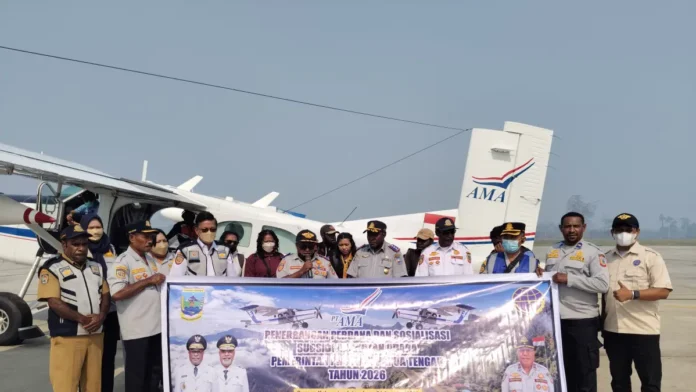 dinas-perhubungan-papua-tengah-foto-bersama-saat-melepas-pesawat-pilatus-terbang-melayani-rute-subsidi-di-papua-tengah-ceposonlinecomhumas-pemprov-i8evS