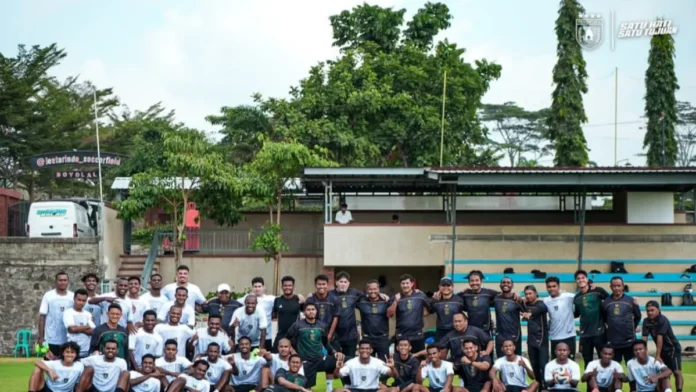 skuad-persipura-jayapura-foto-bersama-usai-menjalani-sesi-latihan-terakhir-sebelum-meninggalkan-boyolali-rabu-2682026-ceposonlinecomig-persipura-s1zVg